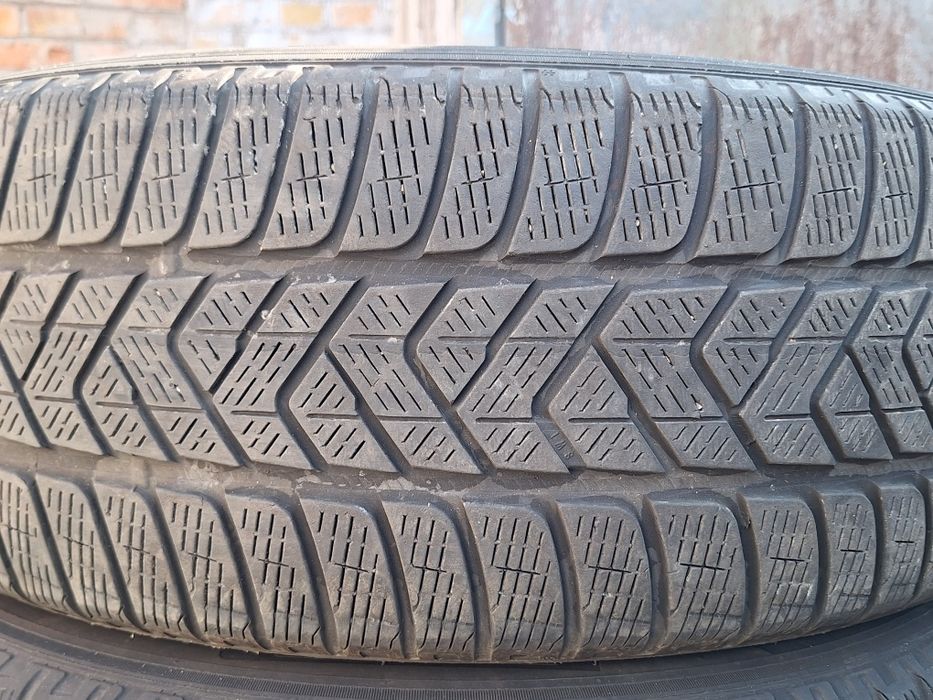 Pirelli 235 60 18 протектор 60%70%