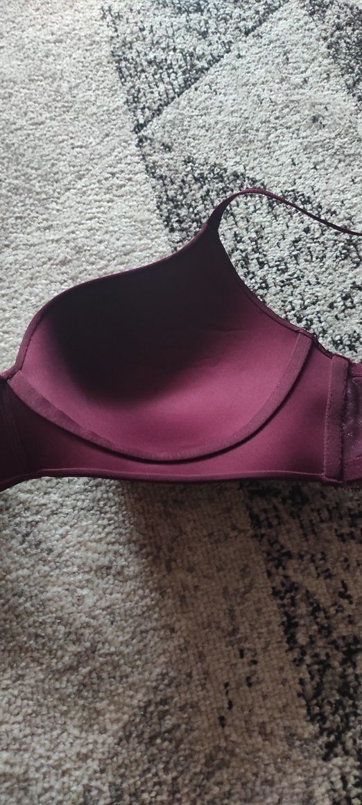 Super biustonosz firmy Hunkemöller rozmiar 85D