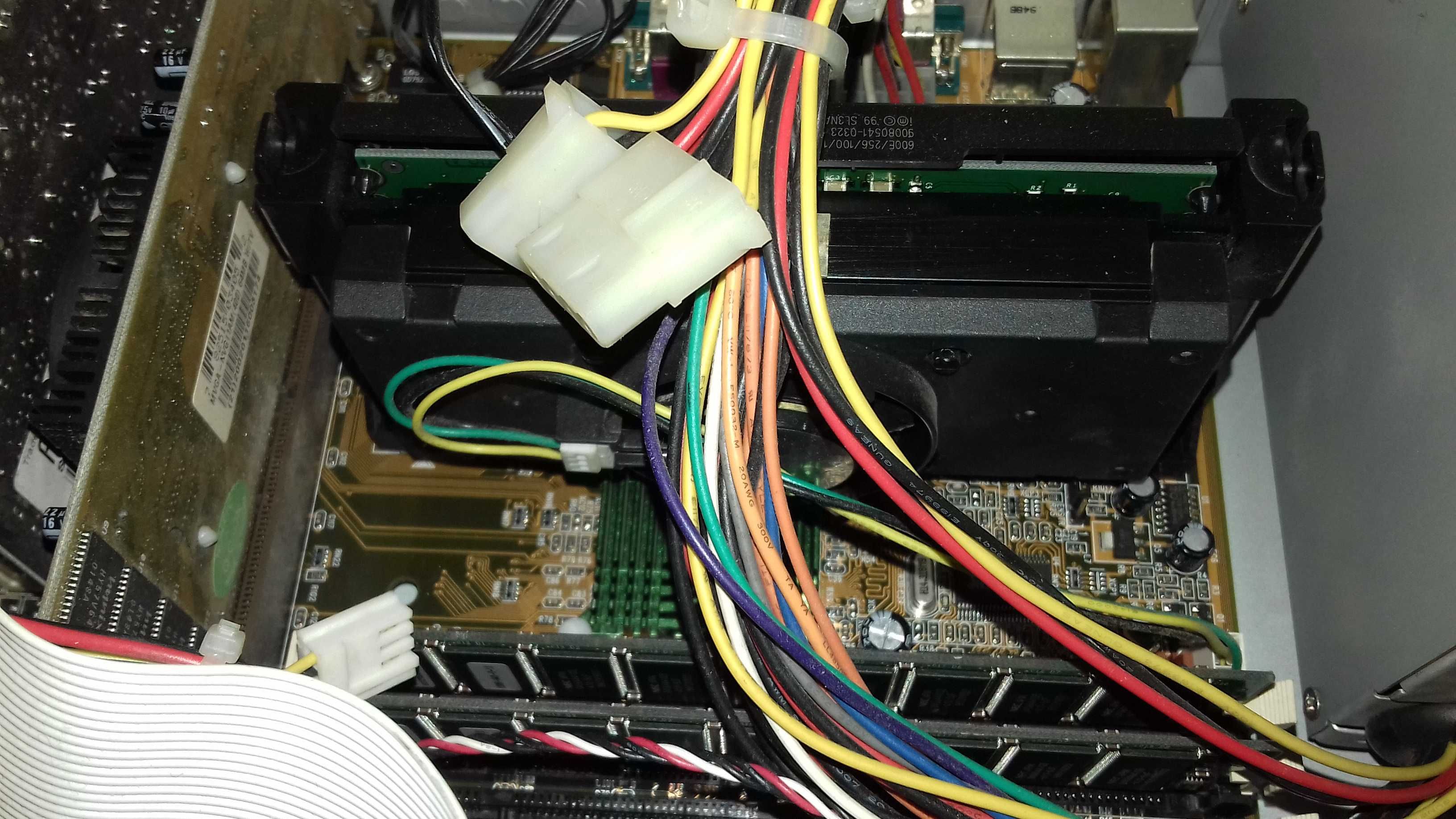 Komputer z płytą Abit- BE6-II i płyta Soltek SL-75KV