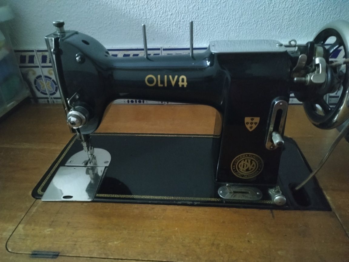 Máquina costura Oliva