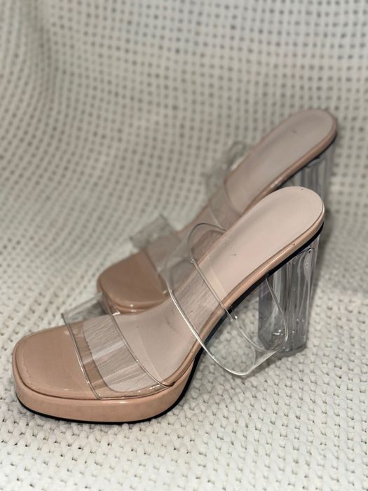 Жіночі босоніжки