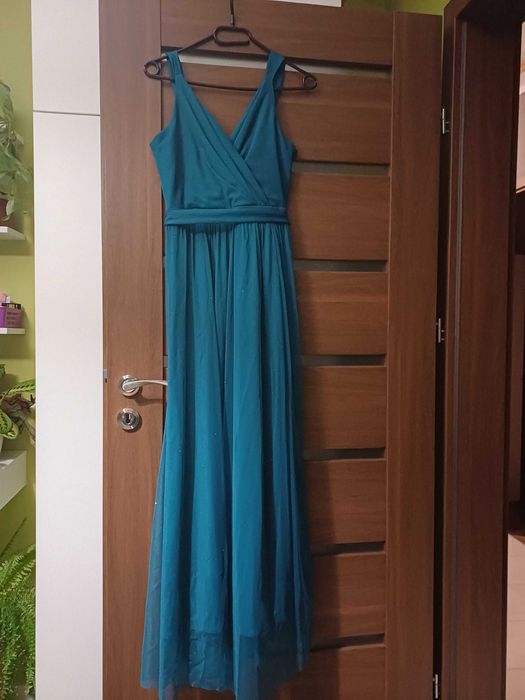 Długa sukienka wieczorowa z rozcięciem 38