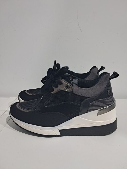 Trampki na platformie