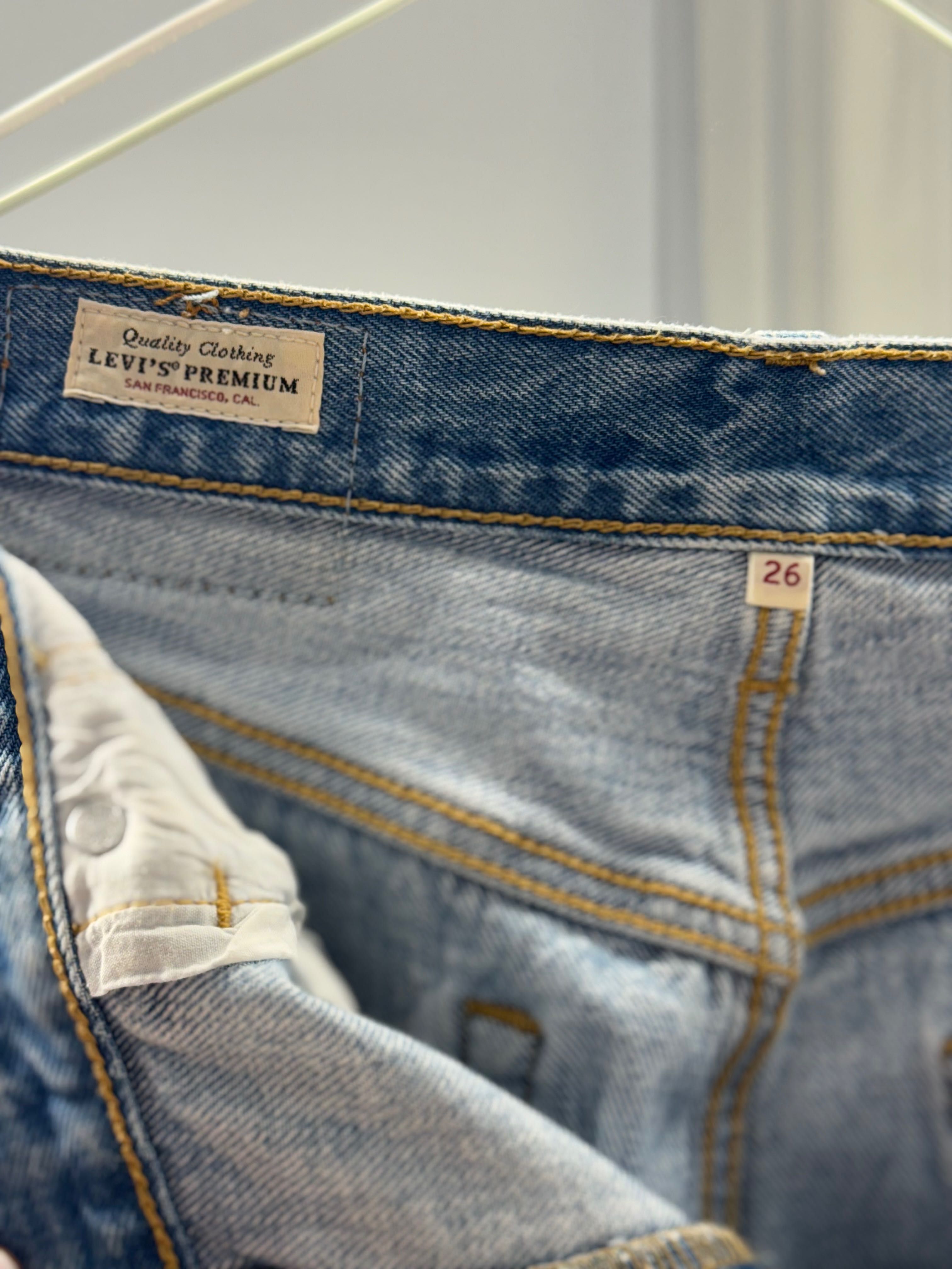 Джинсова юбка з рваностями 
LEVIʼS (оригінал)