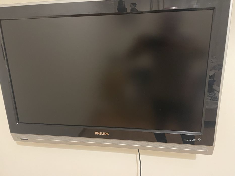 Vende se tv usada mas comboouco uso