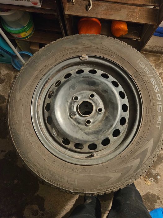 Opony zimowe Nokian WR D4 195/65R15 91T + Felgi stalowe VW 5x112