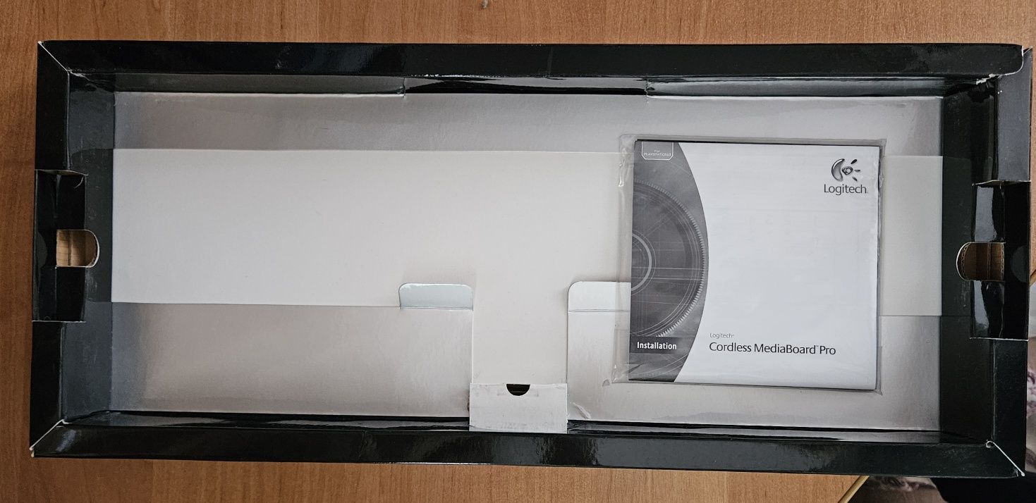 Niemiecka klawiatura Logitech Cordless MediaBoard Pro PLAYSTATION