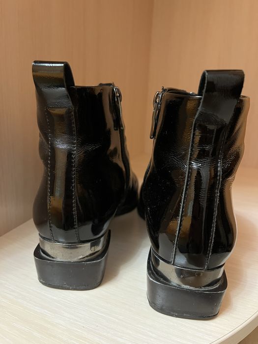 Ботінки лакові жіночі на осінь