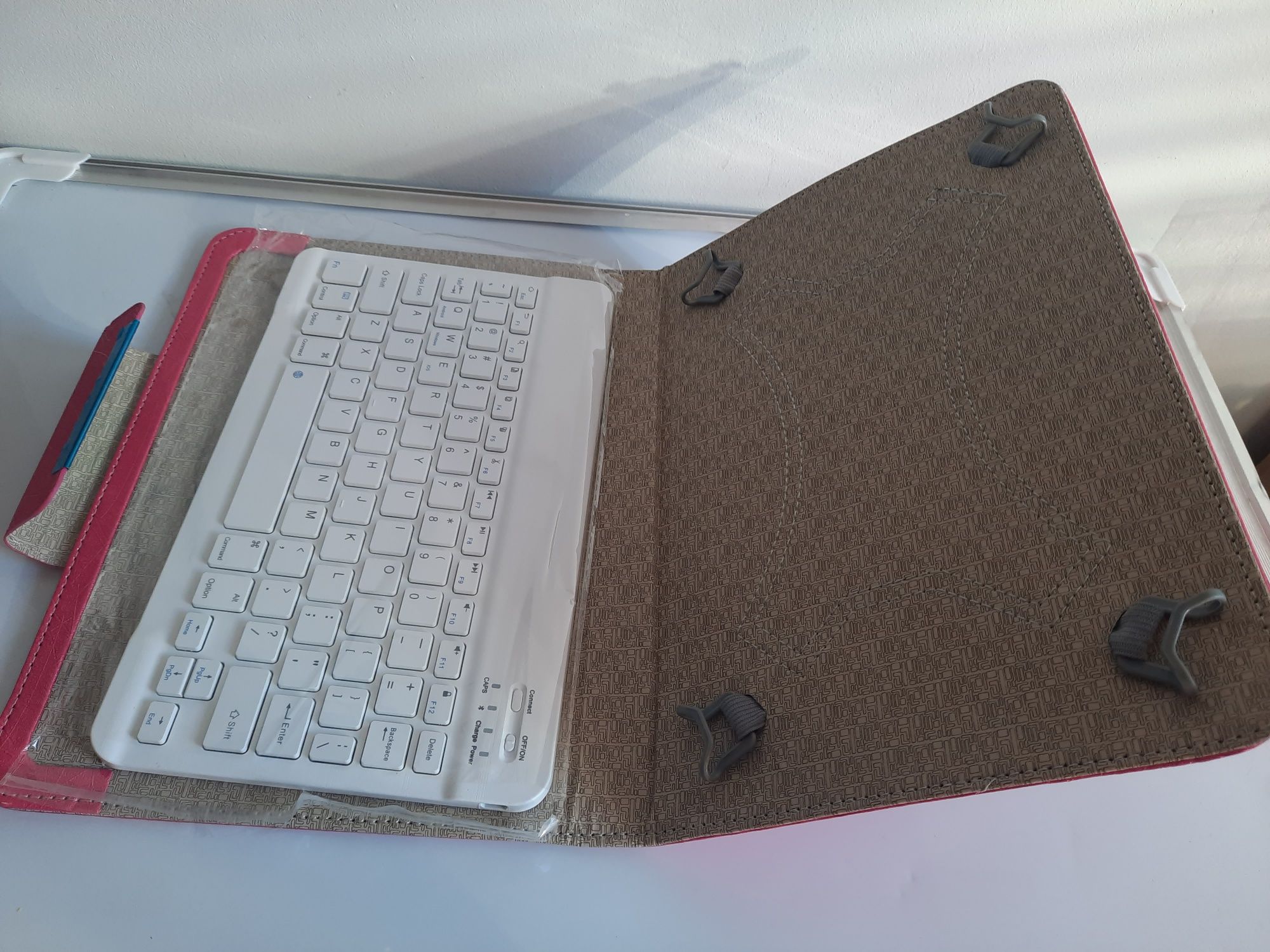 Etui uniwersalny na IPad / Samsung / Huawei mediapad tab z klawiaturą