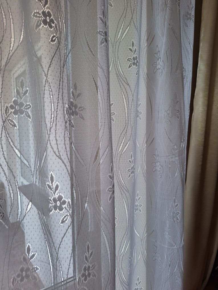 Firanka gęsta o wymiarach wys. 247x 340 cm