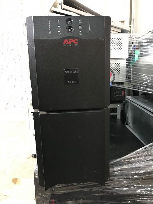 Бесперебойник УПС APC Smart-UPS 2200VA