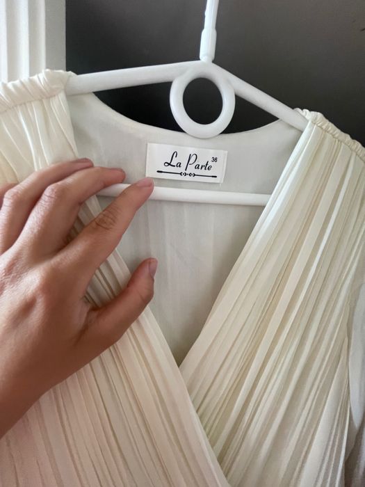 Елегантне плаття молочного кольору