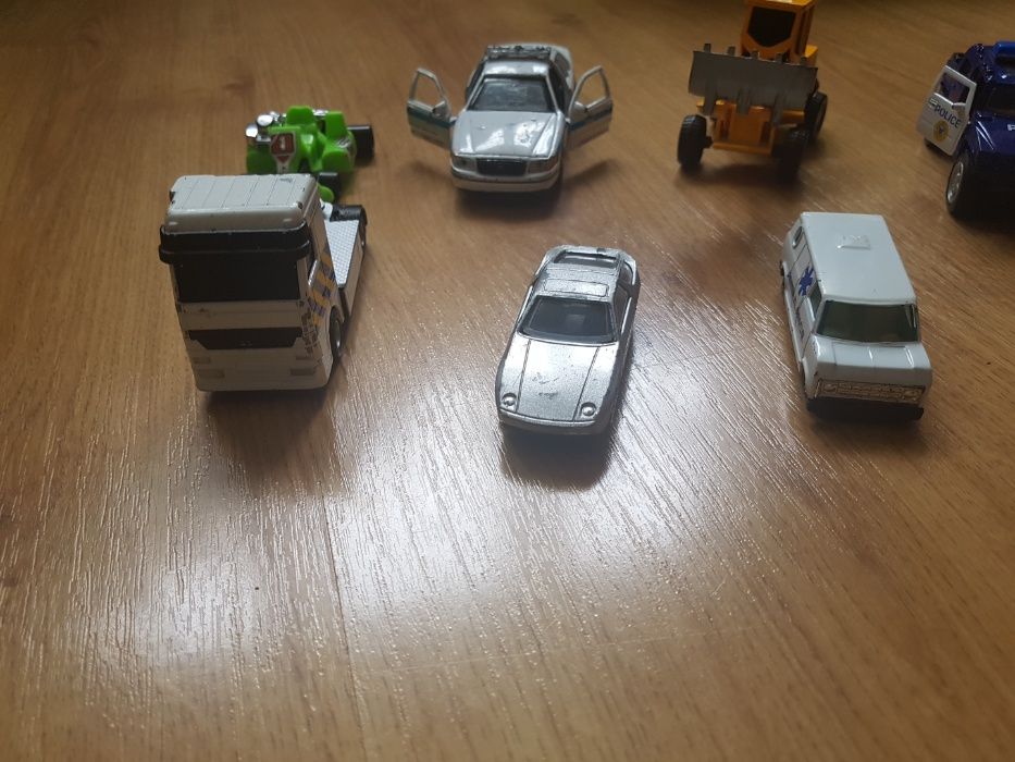 Pojazdy samochody metalowe zestaw