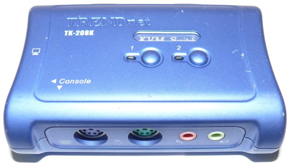 KVM переключатель 2-х портовый TrendNet TK-208K (интерфейсы VGA, PS/2)