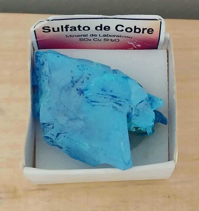 Pedra Natural de Mineral Sulfato de Cobre (Caixa: 4x4 com 3 cm de alt)