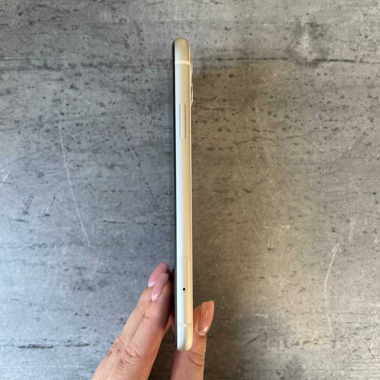 W dobrym stanie IPHONE 11 / 64 gb / BAT - 100%