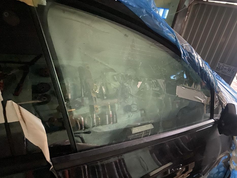 Tesla Y скло стекло водія пасажира оригінал