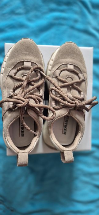 Piekne sneakersy jak nowe artiker jak riker 40 beżowe