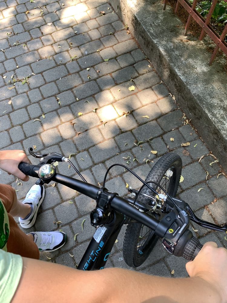 Велосипед дитячий (для хлопчика 7-9 років)