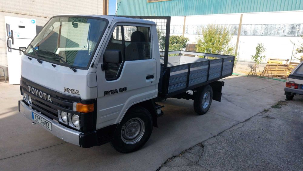 Toyota Dyna 150 em bom estado