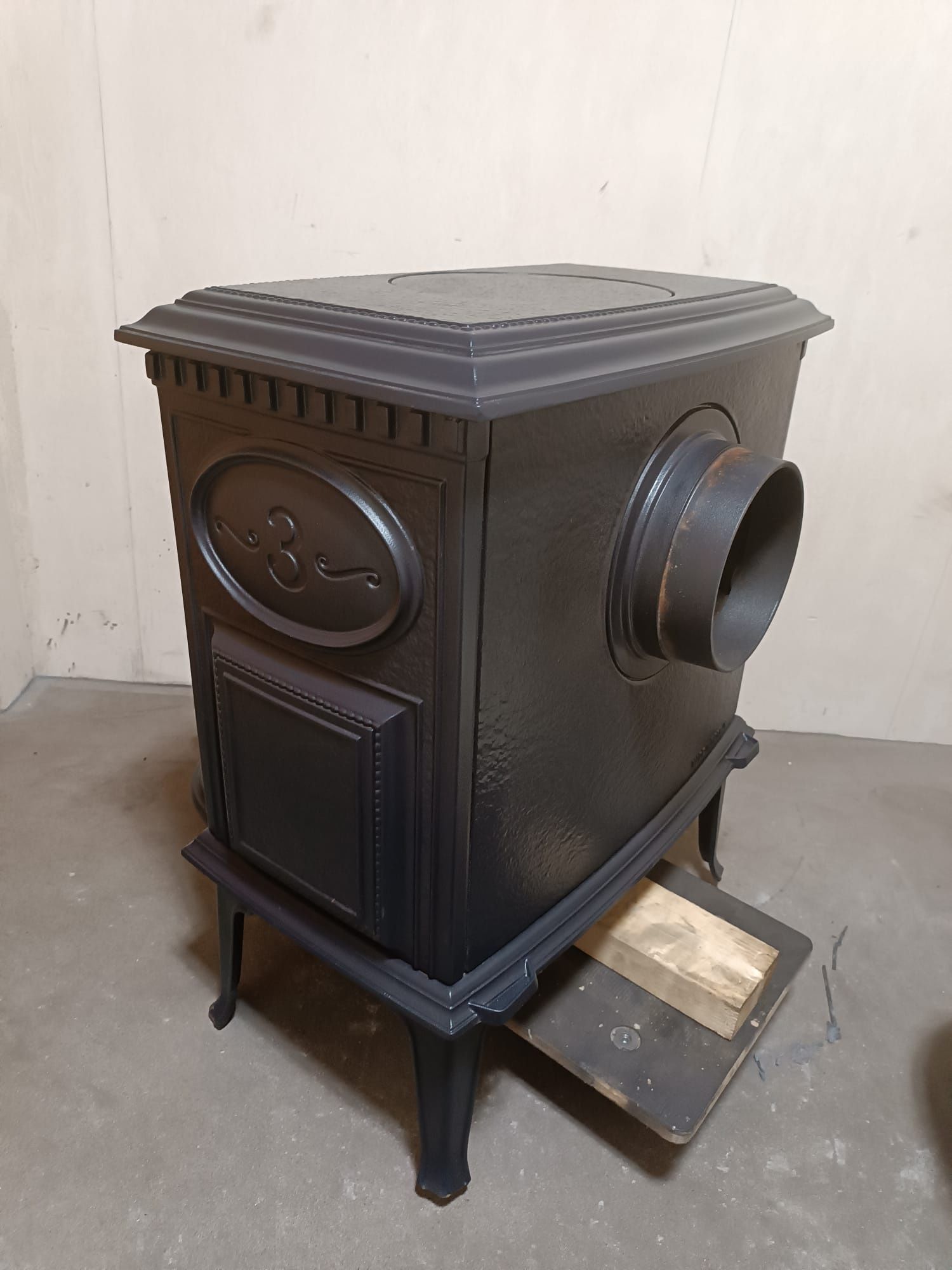 Jotul 3 kominek żeliwny koza piec