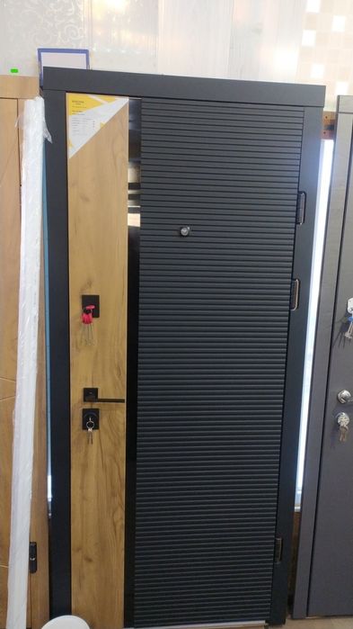 Вхідні двері на різний смак та бюджет."є Відновлення "