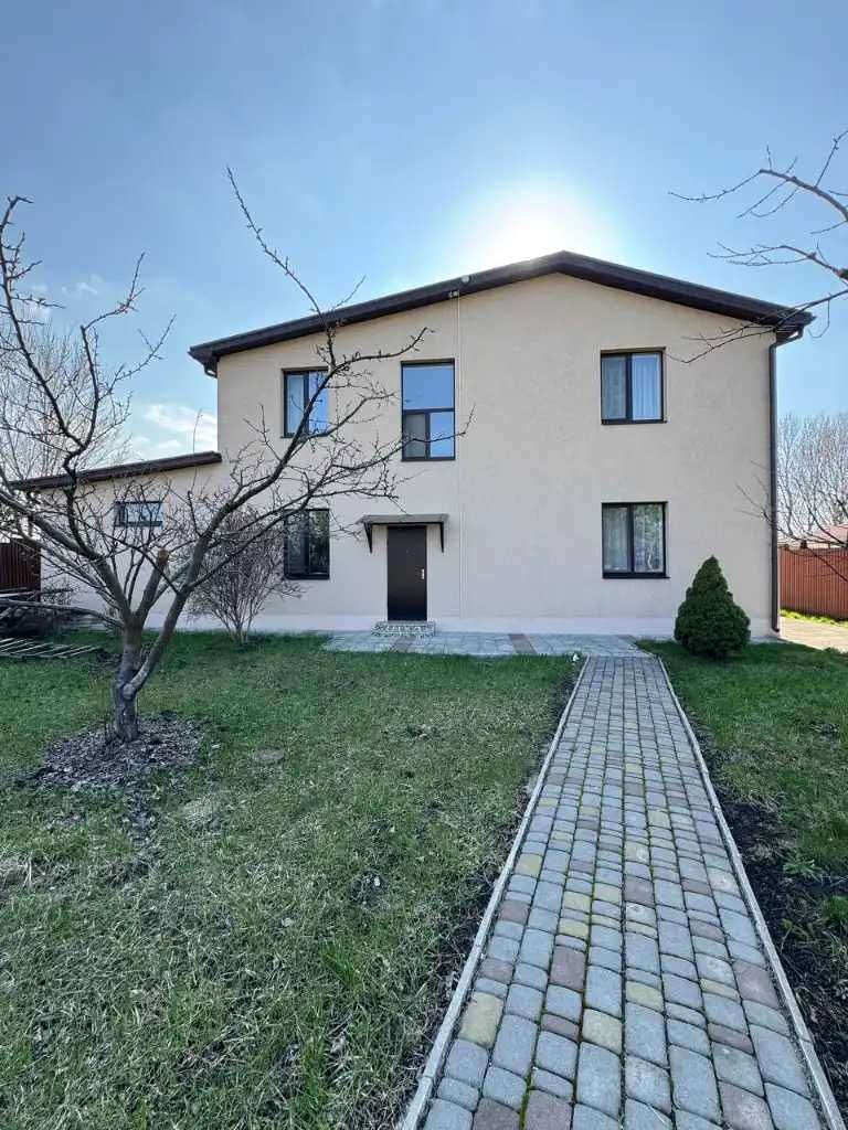 Продам 2х поверховий будинок в Підгородному
