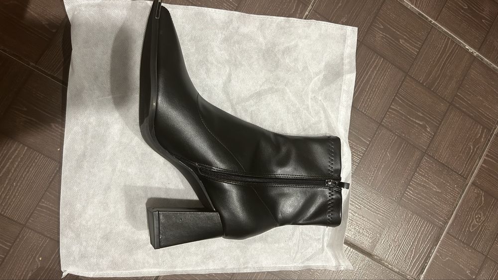 Женские ботинки до щиколотки, новые !!!