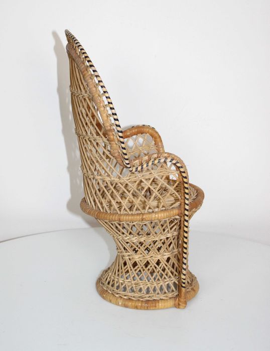 Fotel peacock - miniatura kwietnik z wikliny, lata 70