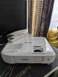 Projektor Epson EB-W06 + Ekran Gratis
