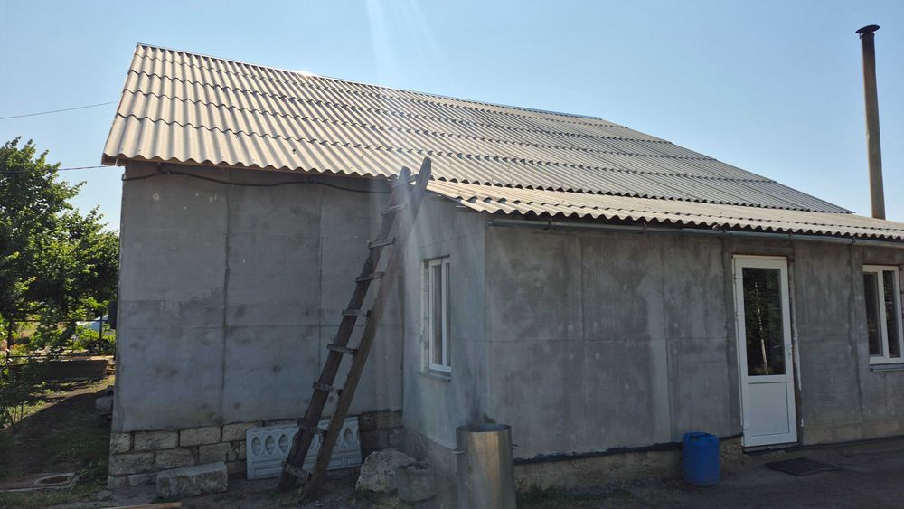 Бригада покрівельників. Монтаж та ремонт дахів. Крыши под ключ