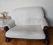 Dębowa sofa dwuosobowa.