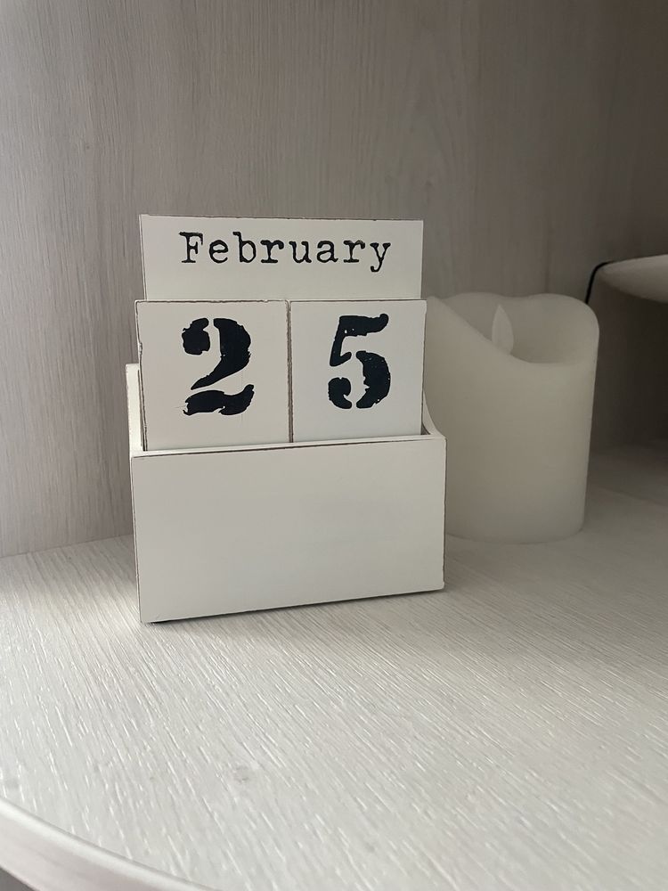 Вічний календар з дерева