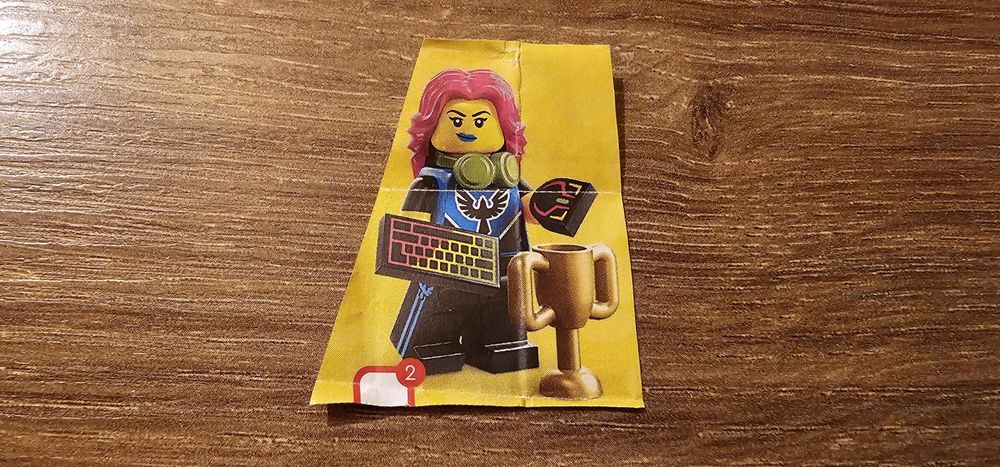 Lego figurka minifigurka zawodniczka e sportu 71045 seria 25