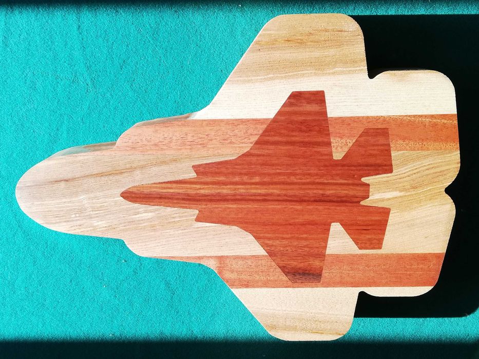 Drewniana deska do krojenia w kształcie myśliwca samolot F-35 mahoń