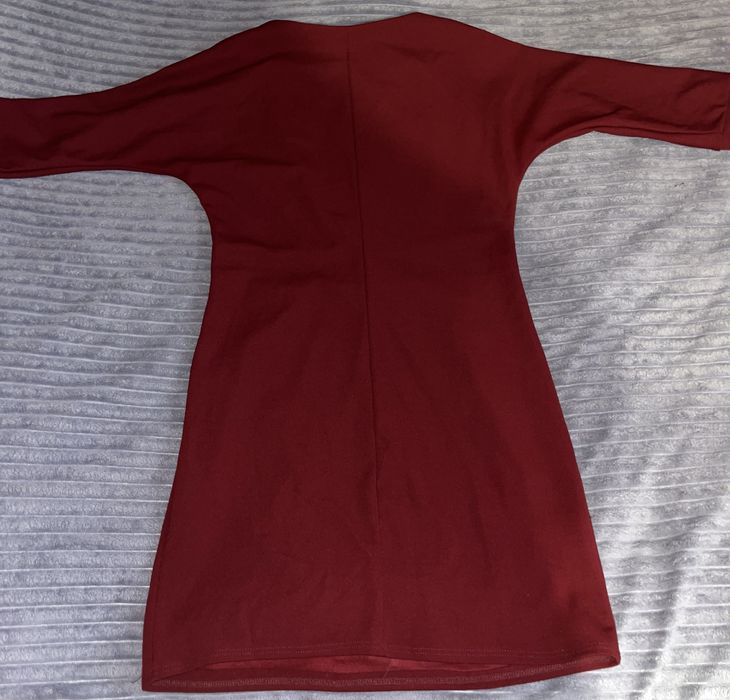 Жіноча сукня бордового кольору