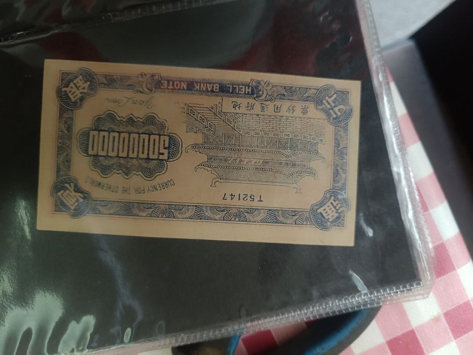 Várias notas de 100 escudos 50 escudos e 20 escudos