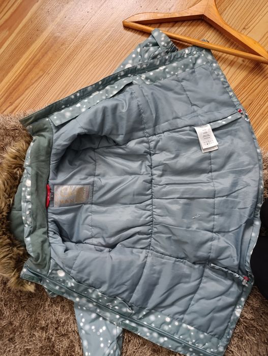 Продаю куртку зимову для дівчинки розмір 122 см