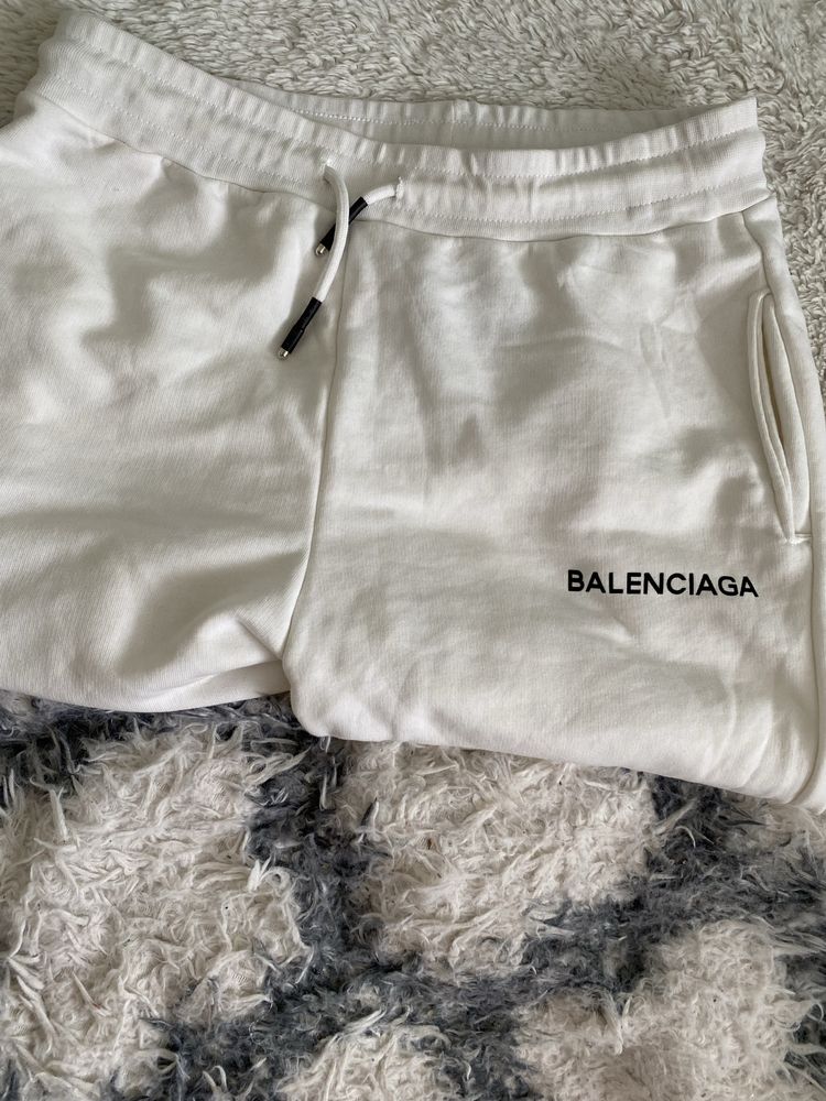 Продам женские спортивные штаны balenciaga xxl