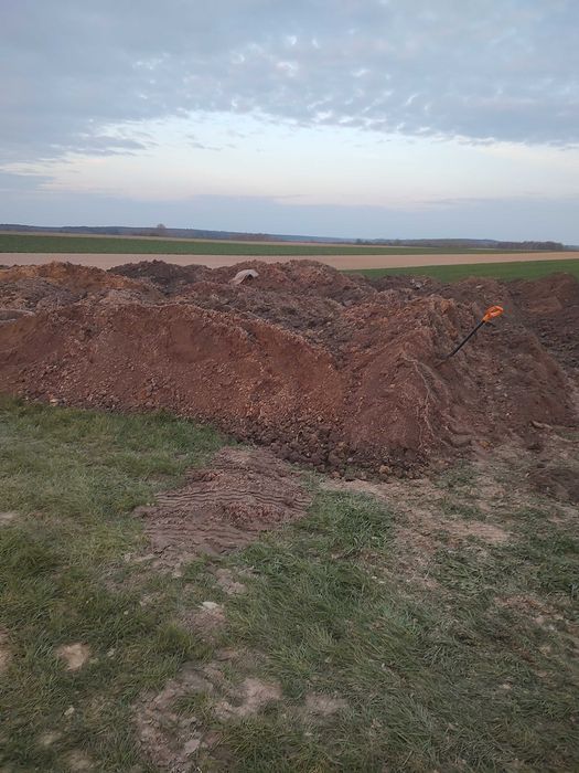 Ziemia na podsypke, wyrównanie terenu, około 200m3