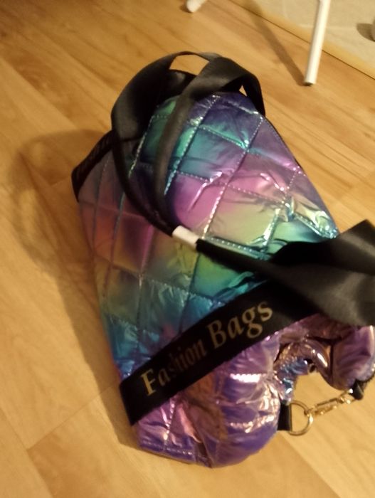 Nowa pikowana torebka na ramię w kolorze holo z Fashion Bags