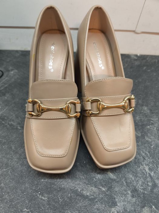 Czółenka na obcasie