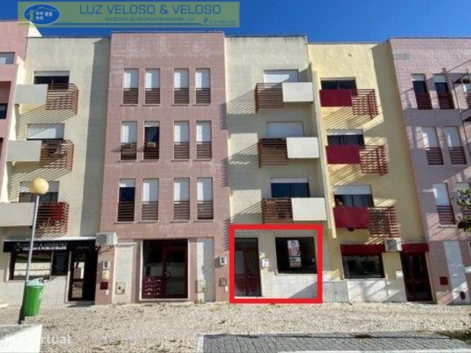 Loja com afetação comercial, com contrato de arrendamento em vigor