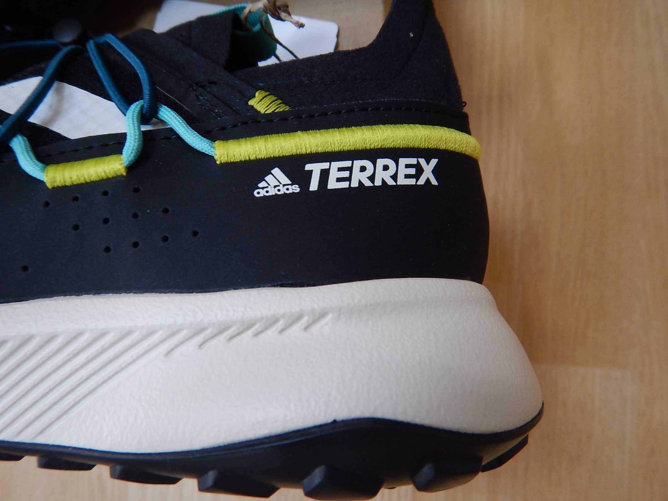 Продам трек-кросівки -Adidas -42.2/3(EUR) і 43.1/3-наш-42 і 43. Нові.
