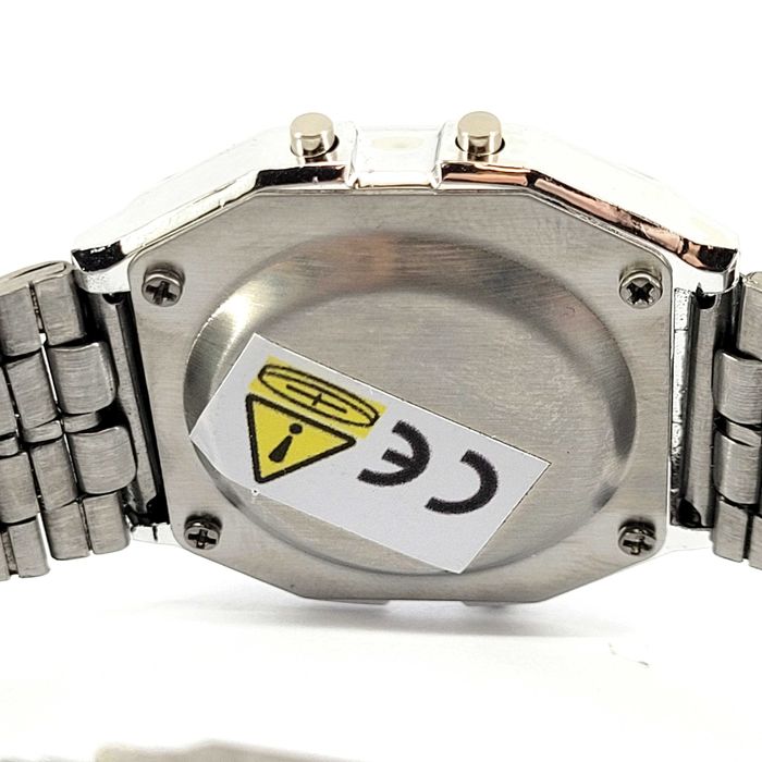 zegarek WR w stylu retro