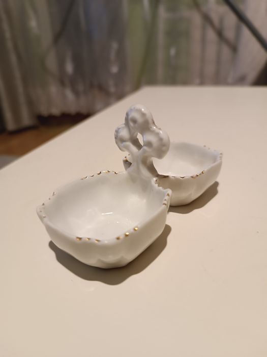 Kuzniecow solniczka porcelanowa