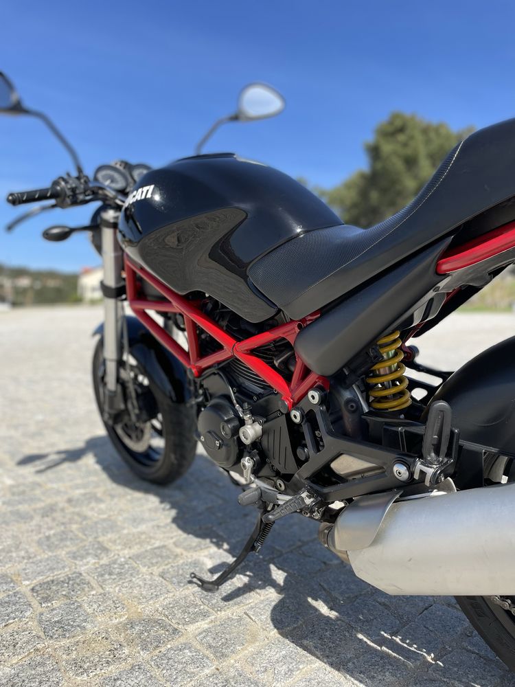 Ducati Monster 695 (TODA ORIGINAL)