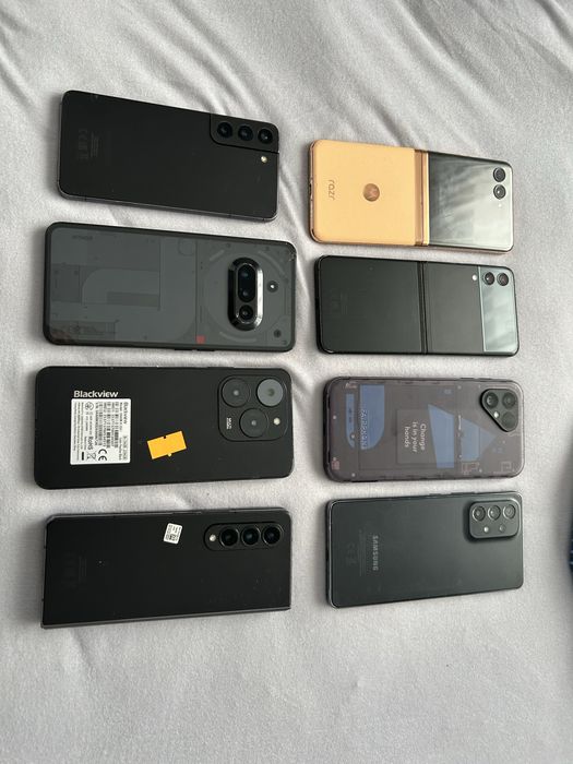 Motorola razr Samsung flip