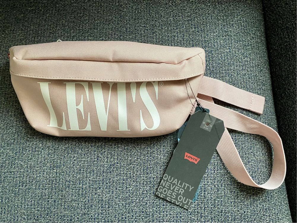 Bolsa cintura Levi’s por estrear!