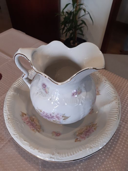 Bacia e Jarro em porcelana
